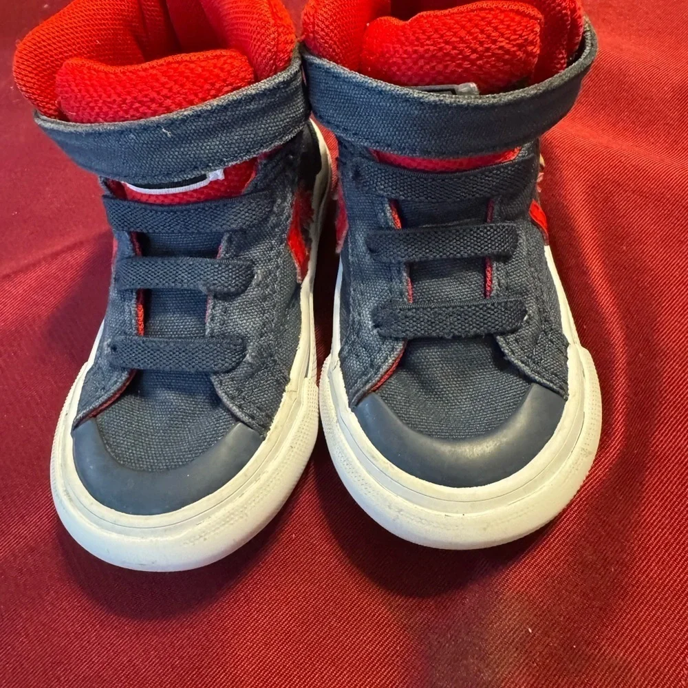 Converse Chuck Taylor Infant Size 5 EUC Super Cute! Fast Shipping
